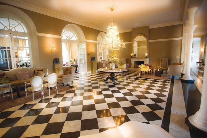 Entrance & Lobby