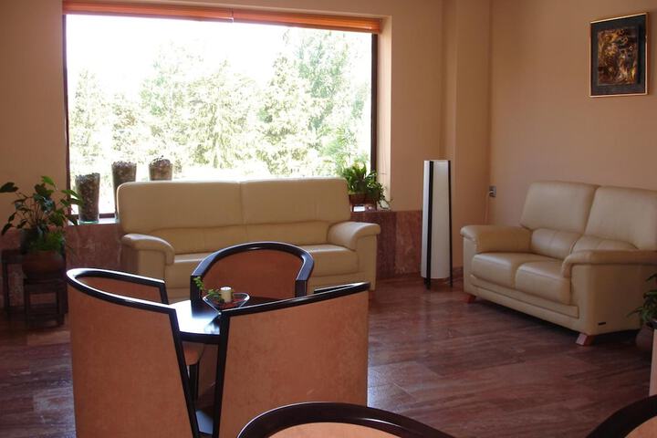 Guest Lobby