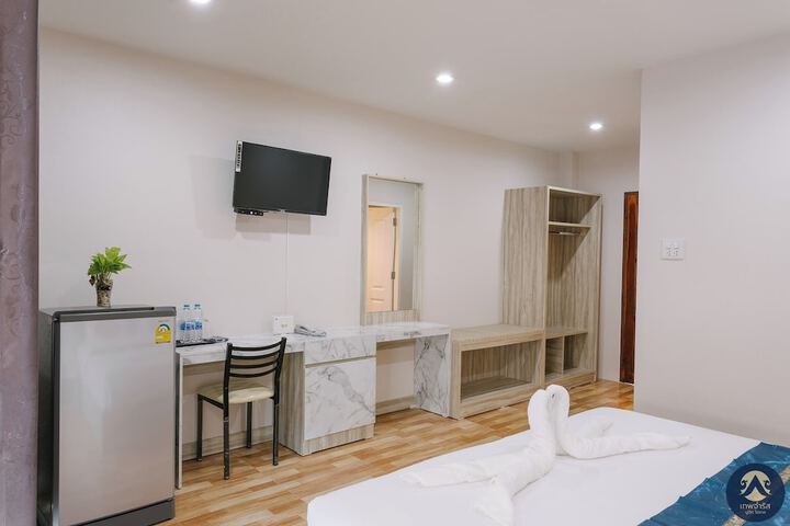 Room 5 of 14