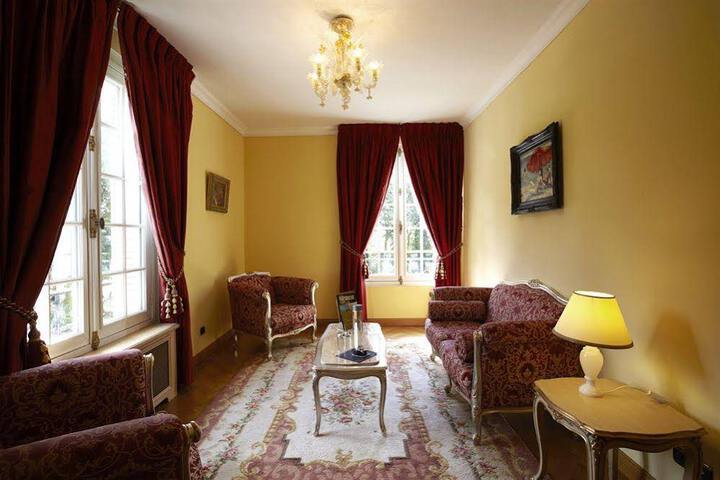 Room 5 of 7