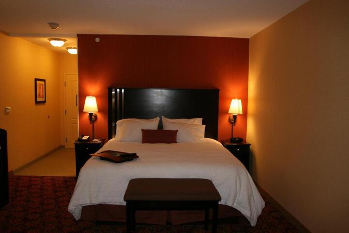 1 King Bed (8 of 16)