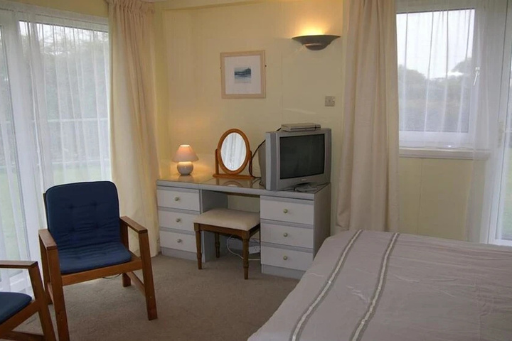 Room 4 of 11