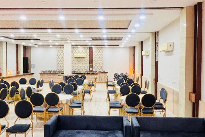 Ballroom/Hall 21 of 25