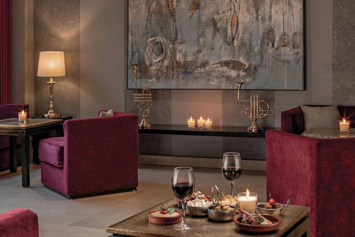 Lounge 50 of 60