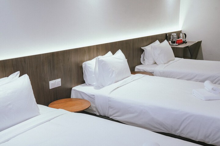 Room 6 of 9