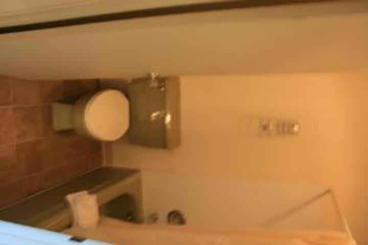 Room 9 of 12