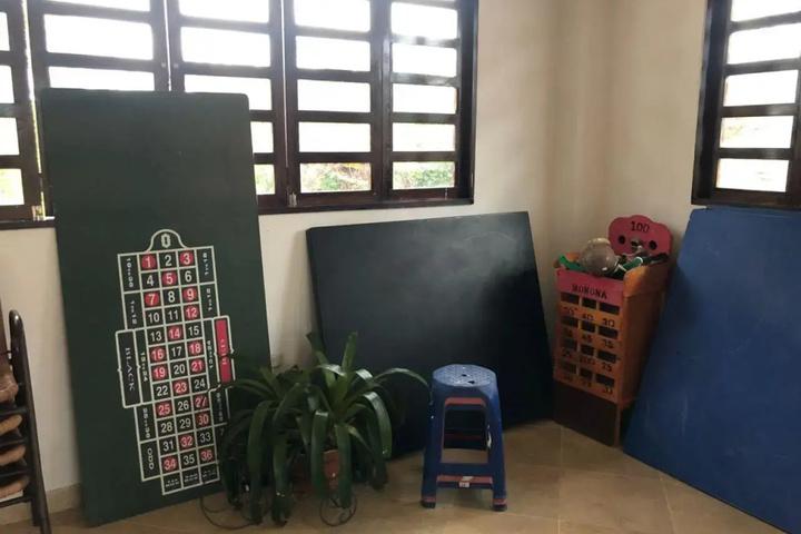 Room 7 of 10