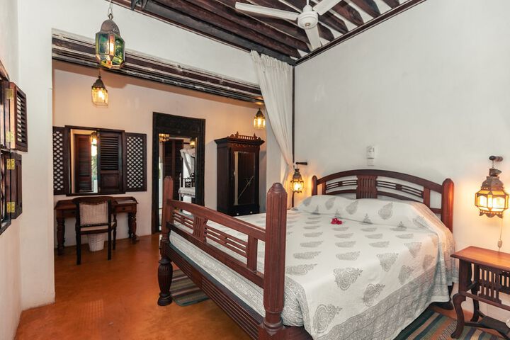 Room 5 of 79