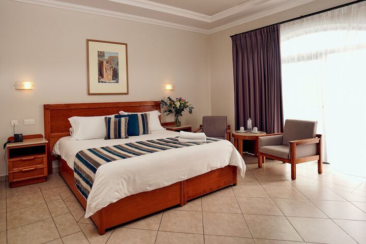 Room 10 of 94