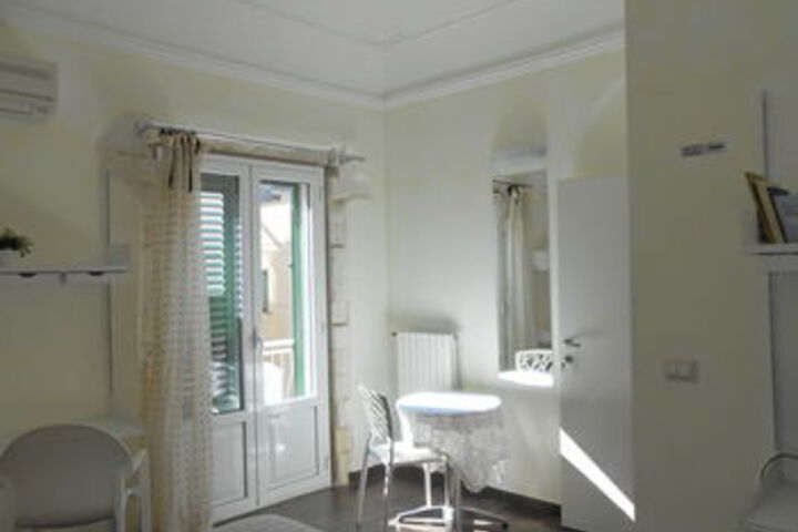 Room 9 of 33