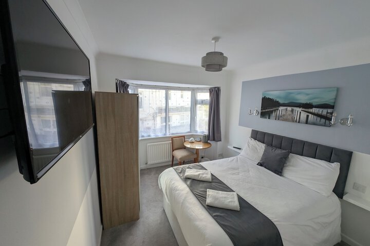 Room 9 of 14