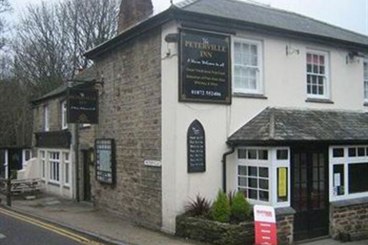 Peterville Inn & Surf Lodge