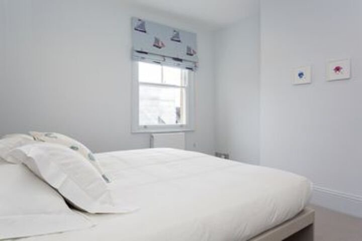 Room 7 of 18