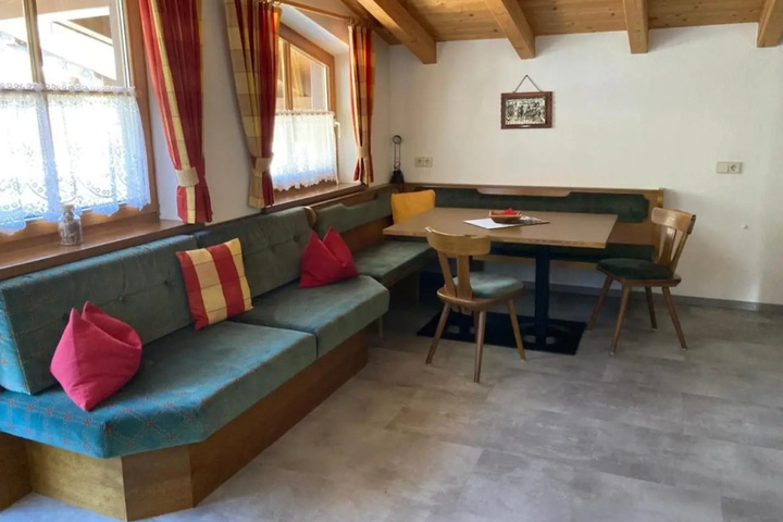 Room 5 of 13
