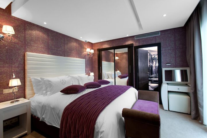 Room 10 of 97