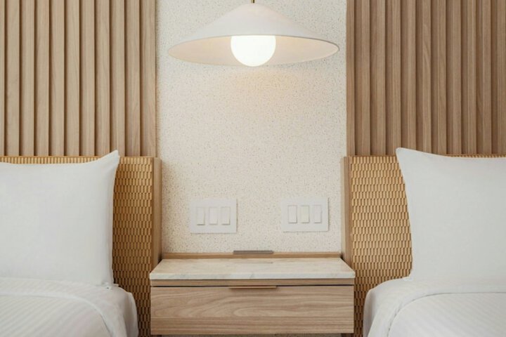 Room 33 of 155