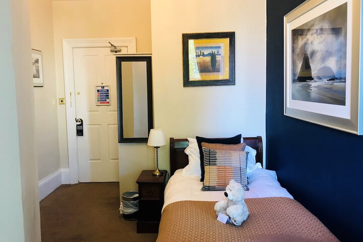 Room 17 of 36