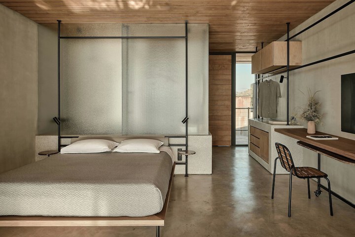 Room 22 of 62