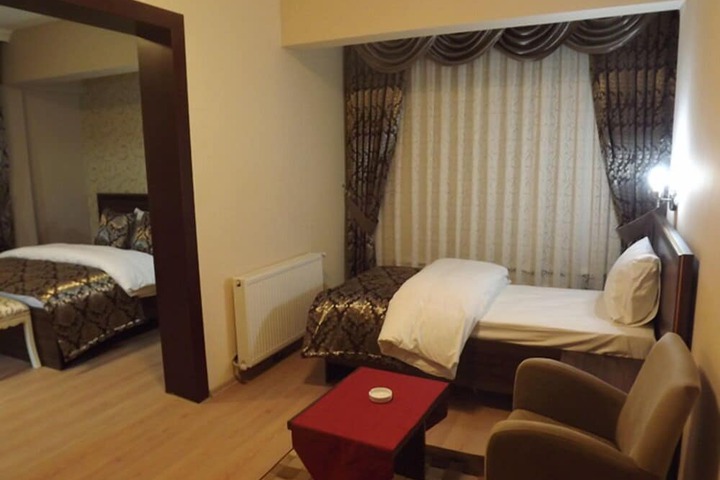 Room 4 of 13