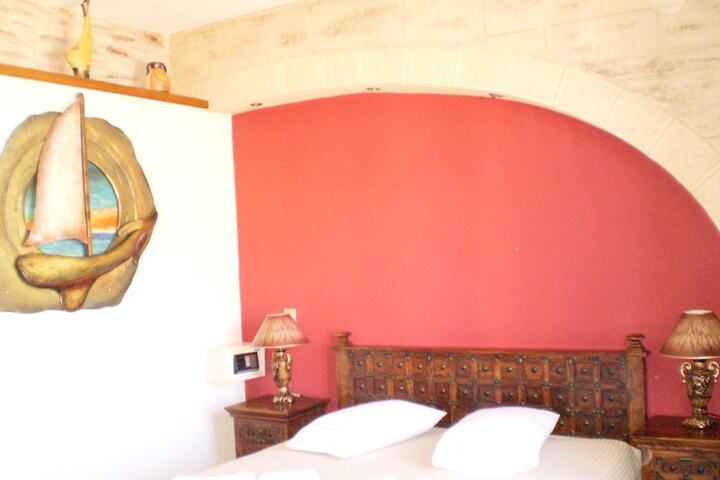 Room 6 of 31