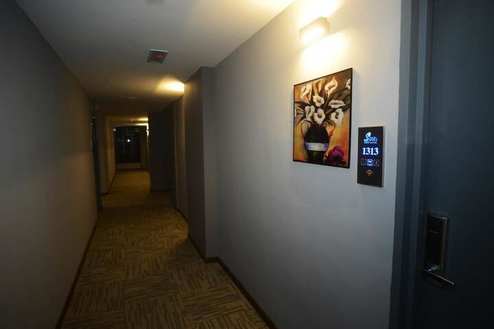 Ballroom/Hall 18 of 23