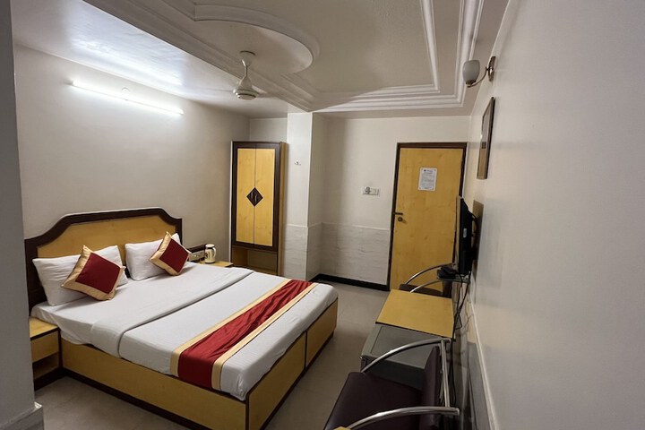Room 8 of 14