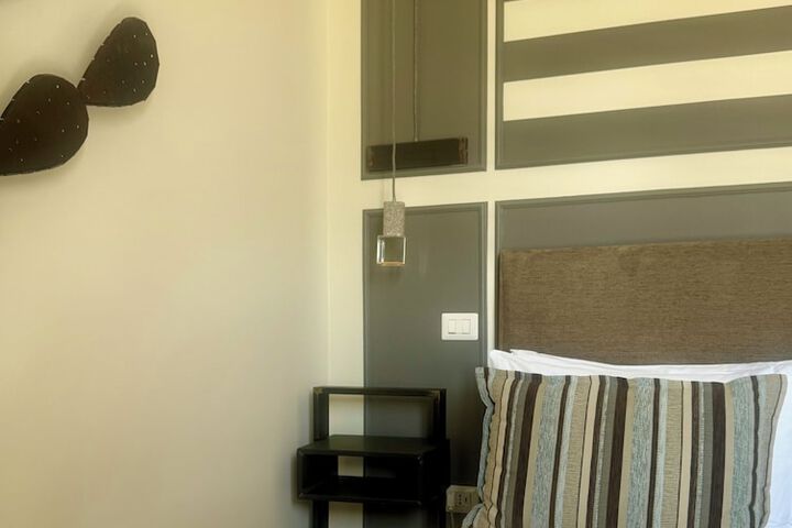 Room 6 of 204