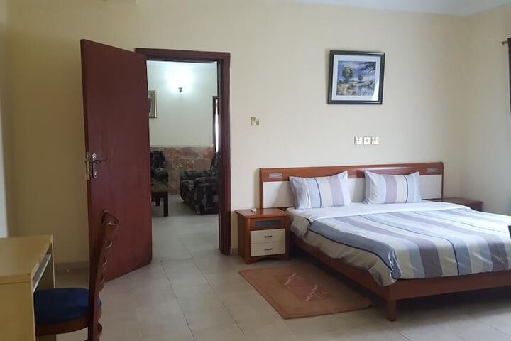 Room 4 of 11