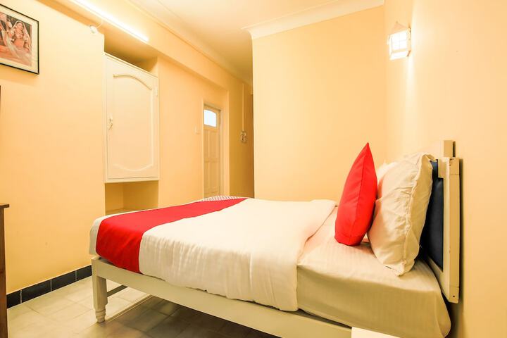 Room 9 of 28