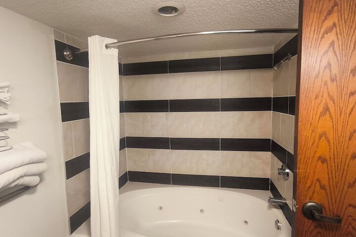 Jetted tub