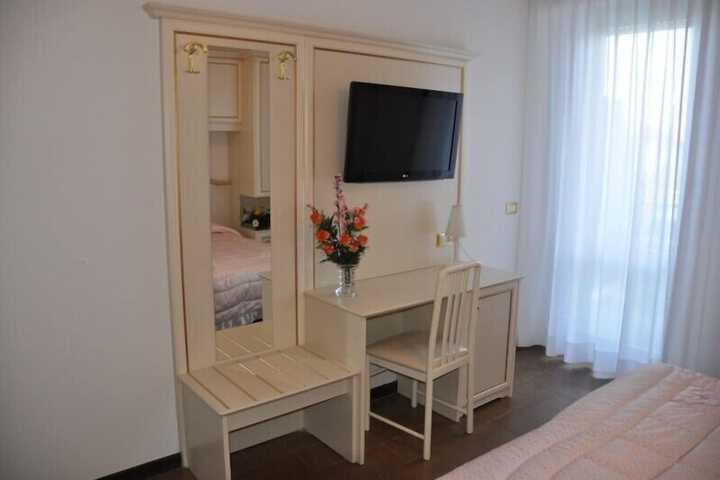Room 34 of 44
