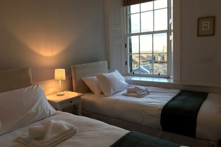 Room 3 of 10