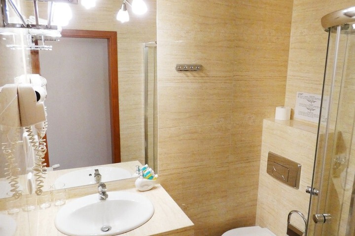 Room 49 of 65