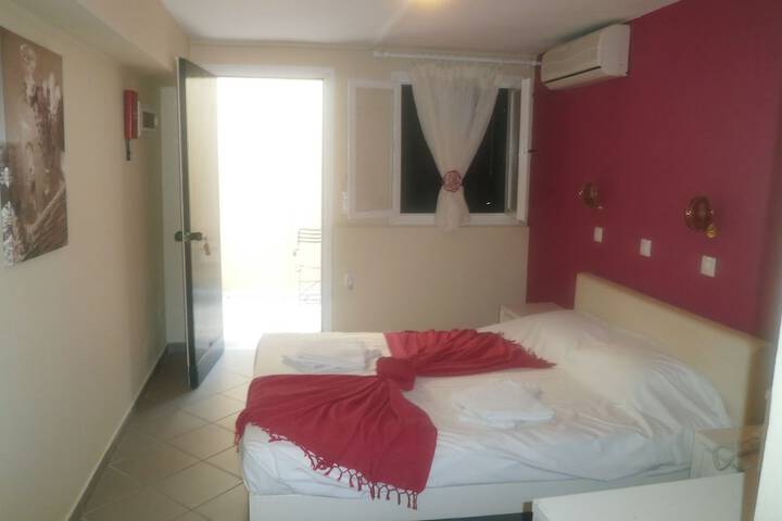 Room 6 of 106