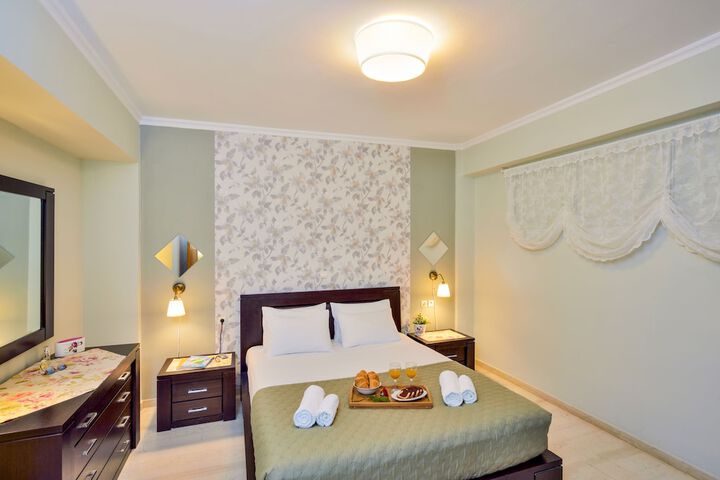 Room 8 of 33