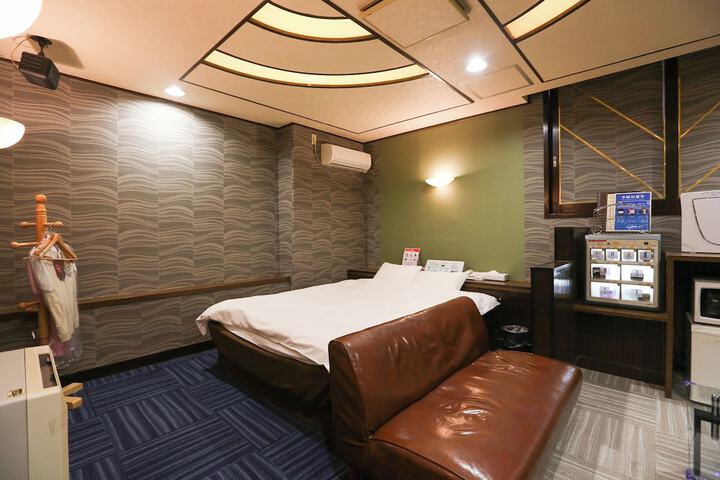 Room 4 of 11