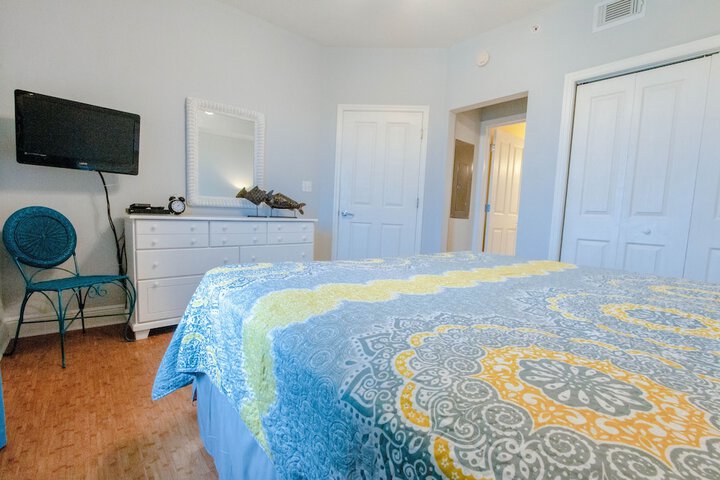 Room 5 of 104