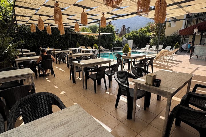 Hotel Exterior 122 of 169