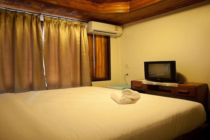 Room 6 of 30