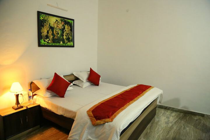 Room 4 of 55