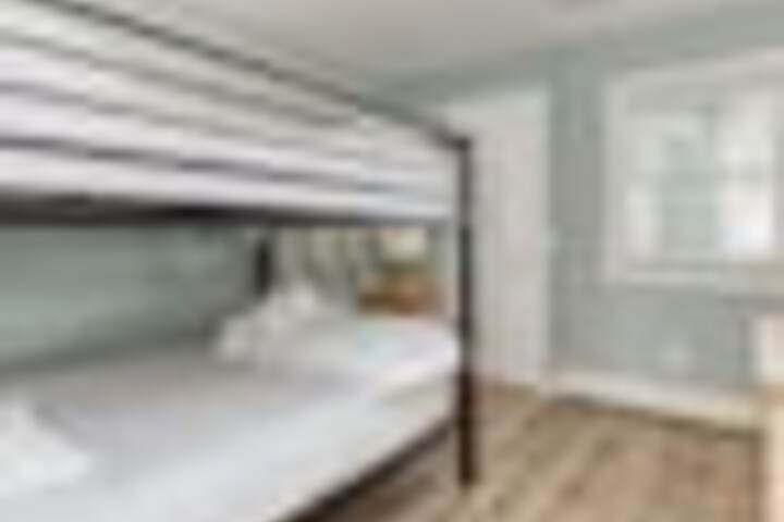 Room 140 of 384
