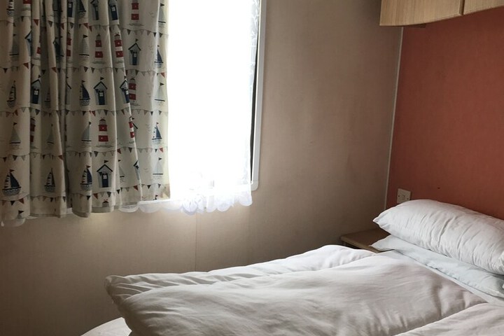 Room 2 of 101