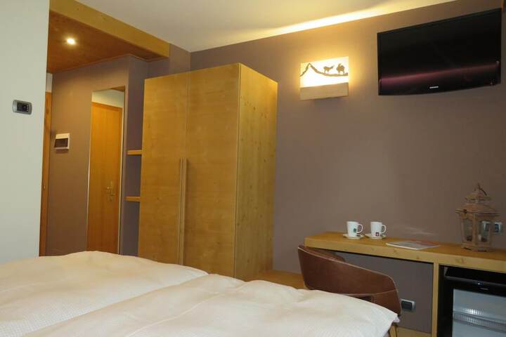 Room 28 of 60