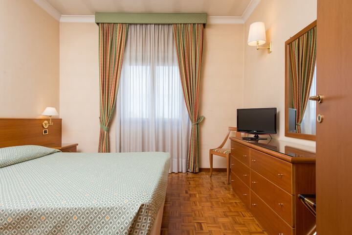 Room 17 of 47