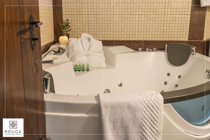 Hot Tub 105 of 160