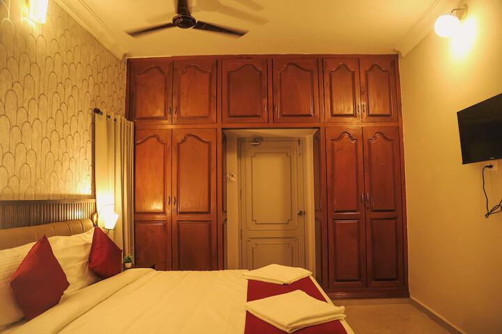 Room 24 of 65
