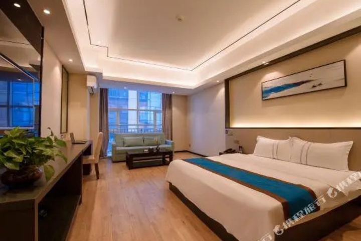 No.99 Holiday Inn