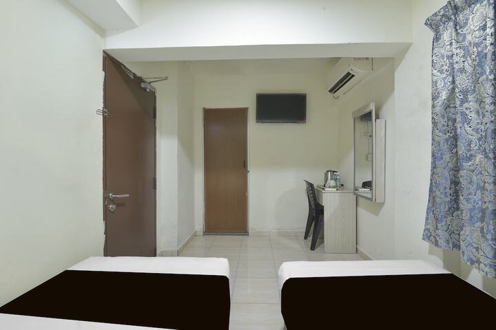 Room 21 of 38