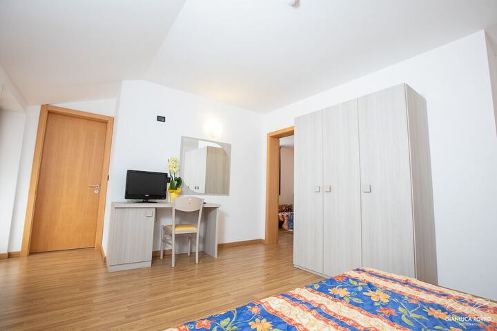 Room 13 of 66