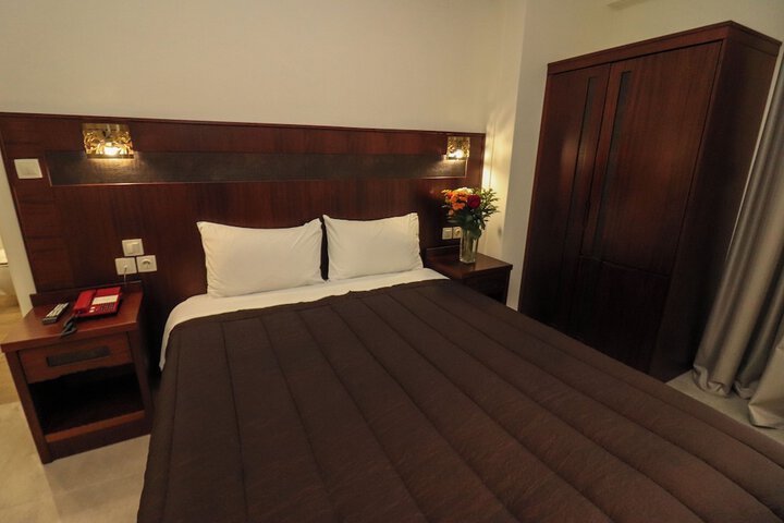 Room 9 of 31